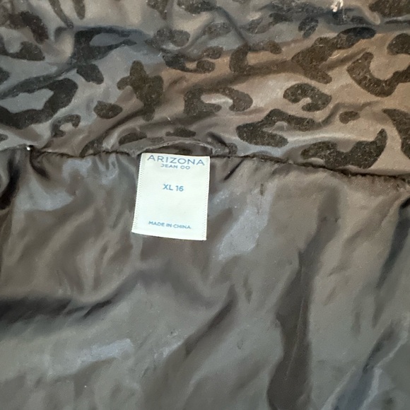 Arizona Jean Co.  Black Leopard Puffer Girls Size XL (16) faux fur lined hoodie - Picture 2 of 2
